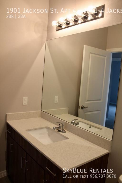 Building Photo - 1901 Jackson St