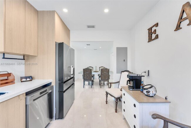 Building Photo - 231 NE 45th St