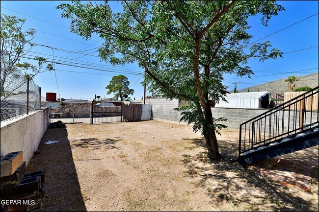 Building Photo - 3002 Louisville Ave