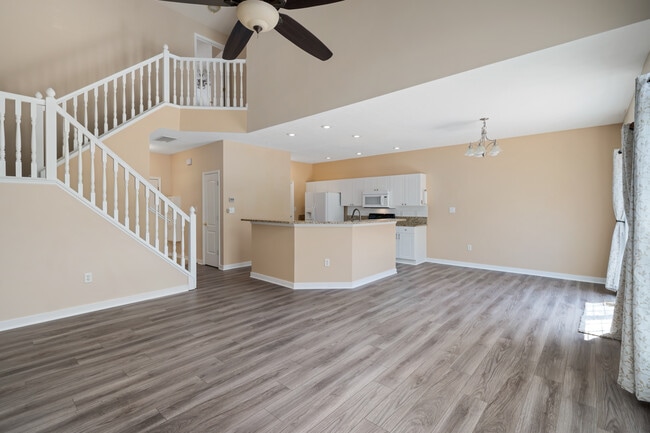 Building Photo - 670 Mystic Pointe Dr