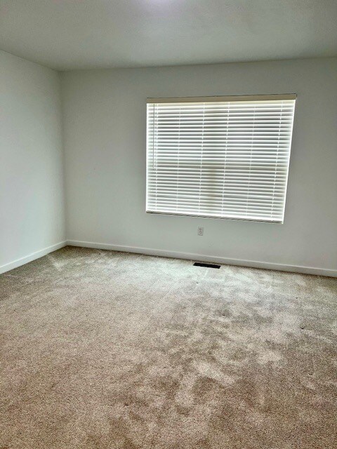 Master Bedroom - 800 Hoffman Hills Blvd