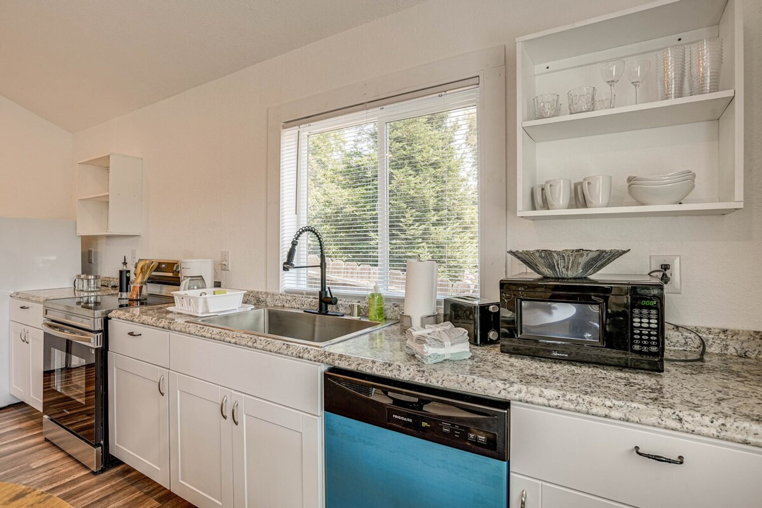 Building Photo - 1120 Sunrise Hill