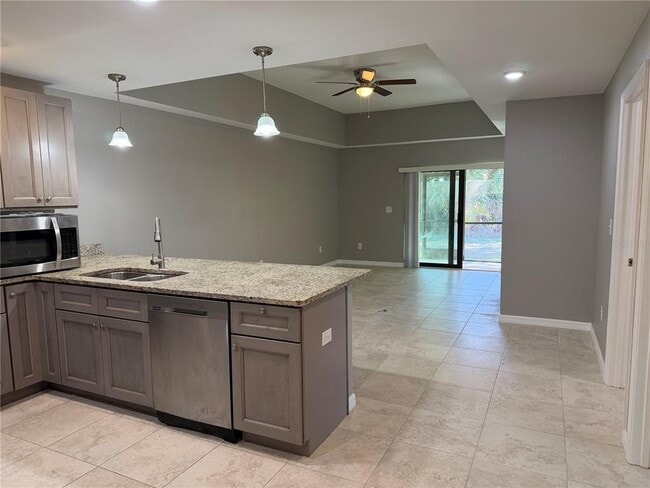 Building Photo - 17097 Thompson Ave