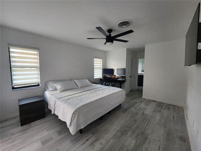 Building Photo - 900 Crestwood Rd