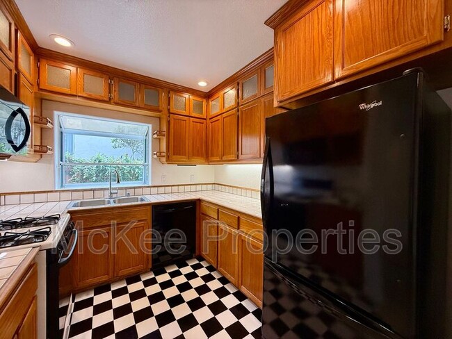 Building Photo - 4734 E Mountain View Dr