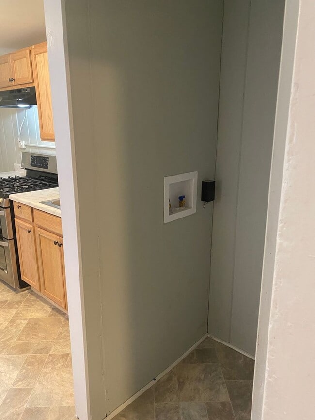 Building Photo - Charming 2 Bedroom Home in Chestnut Hill!