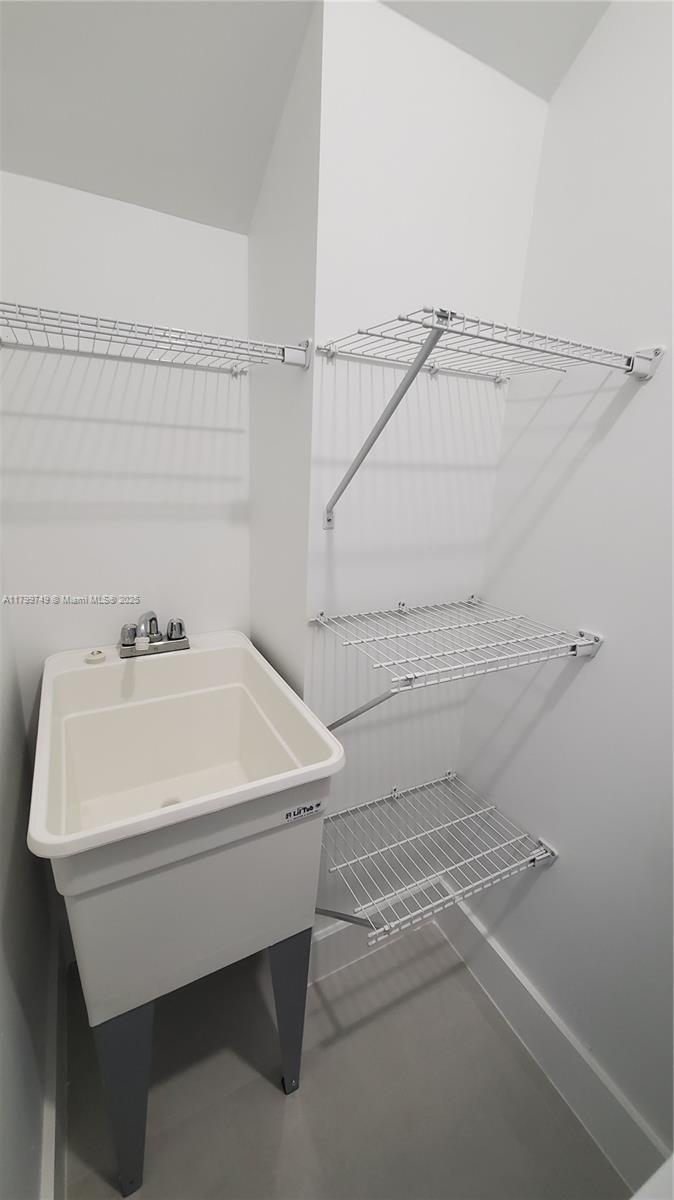 Building Photo - 6201 SW 22nd St