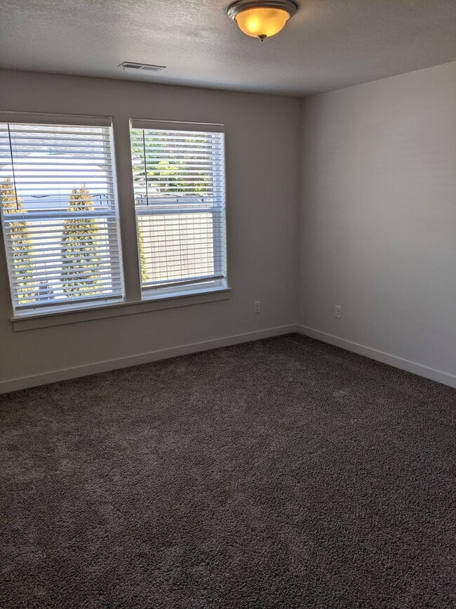 Building Photo - Fantastic 3-Bedroom, 2-Bath Home With 1388sf!