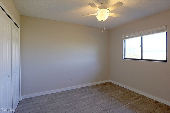 Building Photo - 629 SW Santa Barbara Pl