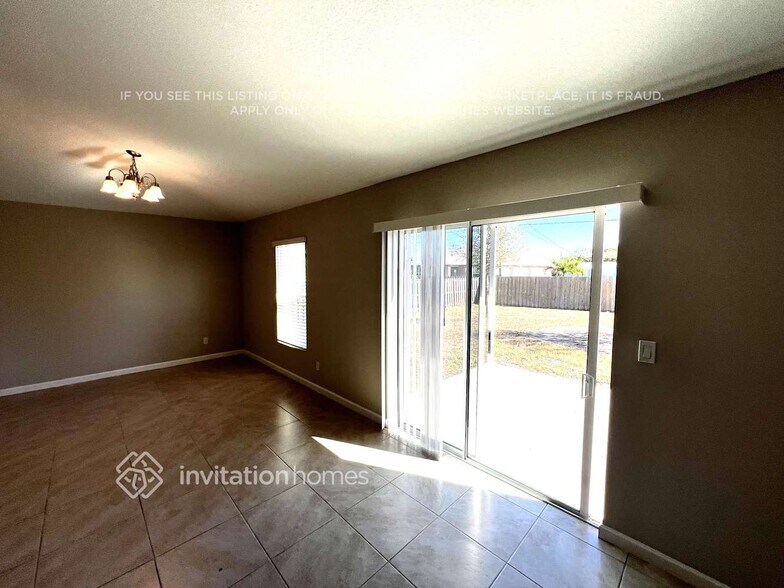 Building Photo - 347 NW Bayshore Blvd