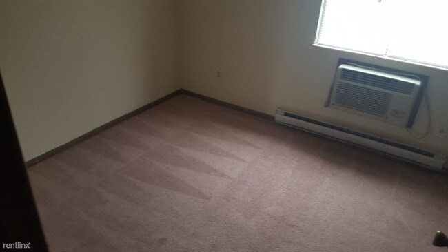 Building Photo - 1 br, 1 bath Apartment - Eastgate Apartments