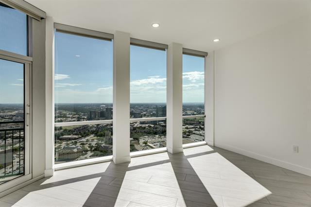 Building Photo - 500 Throckmorton St