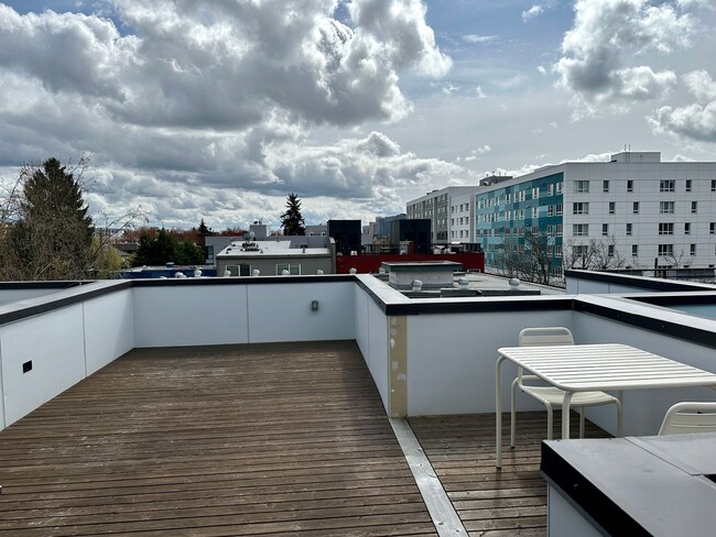 Building Photo - Centrally Located Capitol Hill 2-Bedroom with Rooftop Deck and Parking - Pet-Friendly!