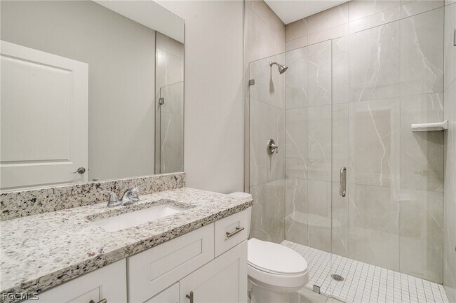 Building Photo - 809 Agnes Ave