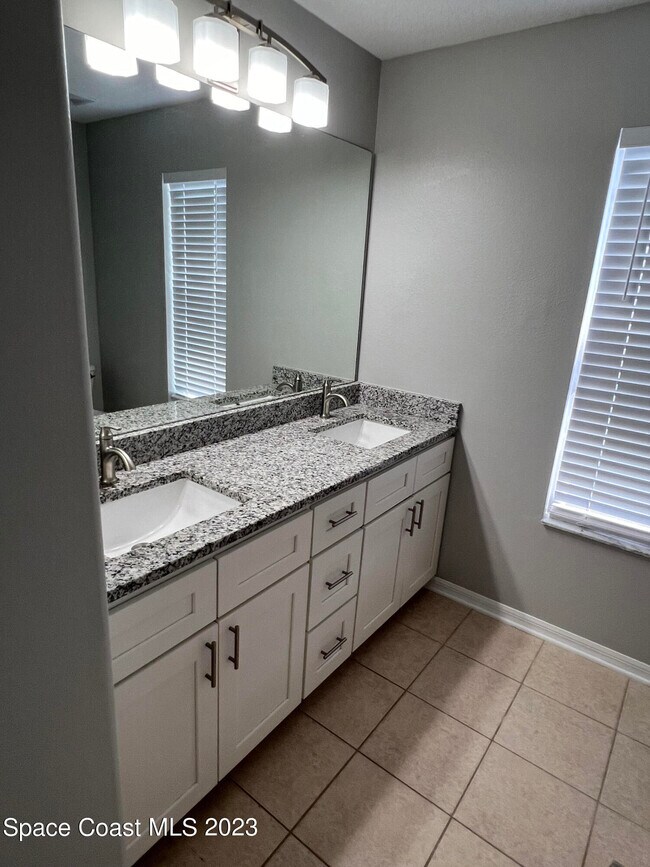 Building Photo - 1212 Foxridge Pl