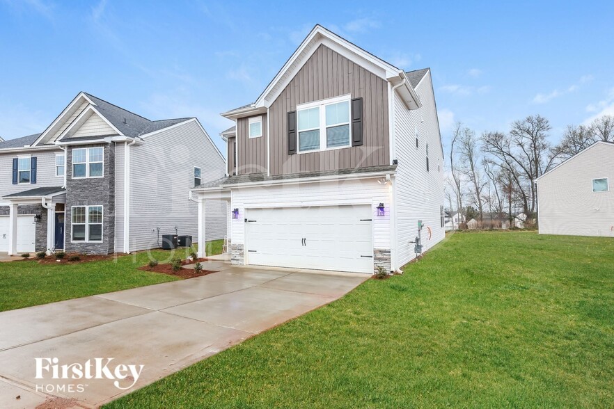 Building Photo - 400 Stonefence Dr