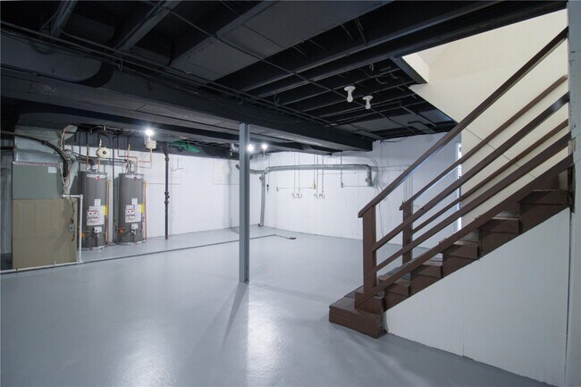 Building Photo - 7240 Balson Ave