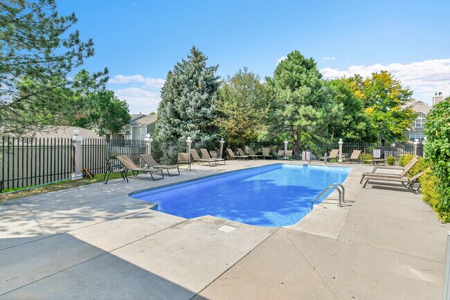 Building Photo - $1,825.00, 2-bed, 2-bath condo in Lakewood.
