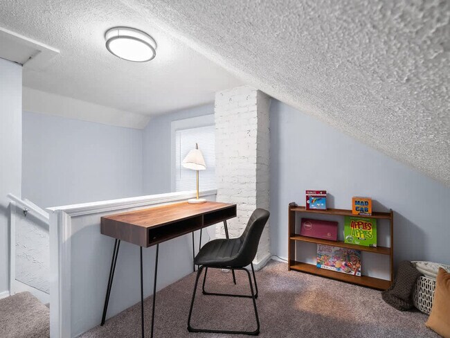 Building Photo - 2010 Chesterland Ave