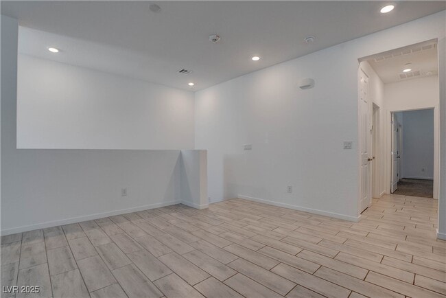 Building Photo - 5730 Sky Pointe Dr