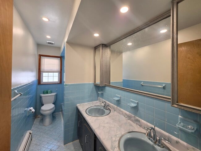 Building Photo - 295 Paulanne Terrace