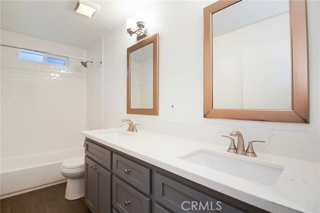 Building Photo - 1322 E 3rd St