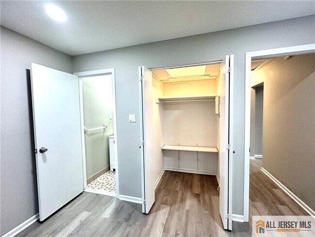 Building Photo - 1310 Bradley Ct
