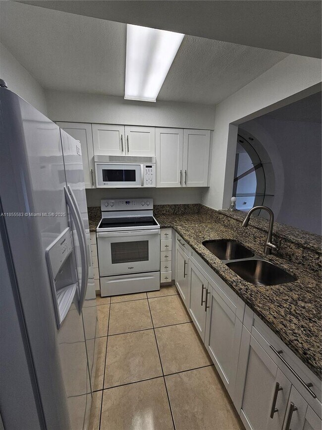 Building Photo - 8475 SW 156th Ct