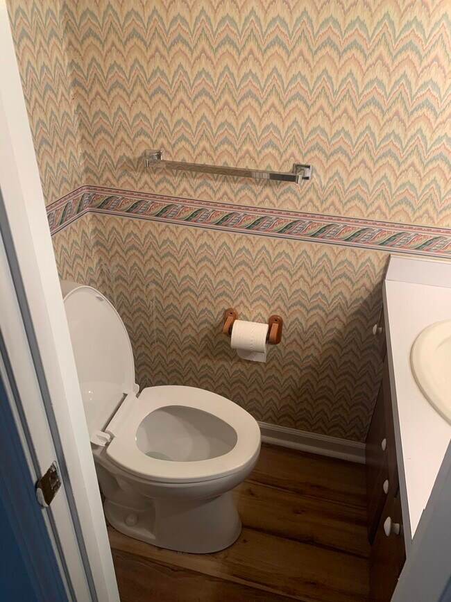 Building Photo - 1104 Collins Ln