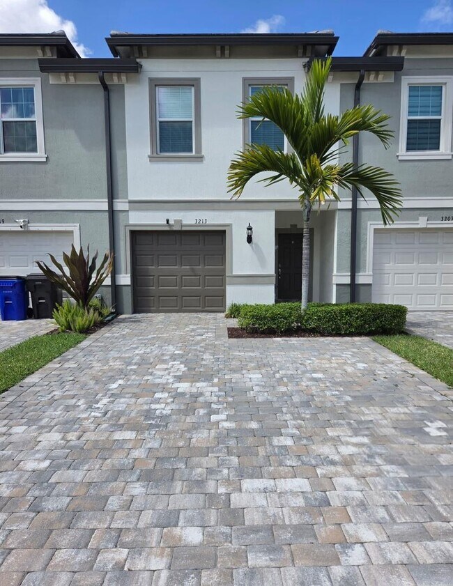 Building Photo - 3213 Watercress Dr