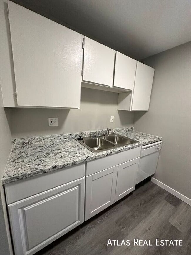 Building Photo - 1825 Zebulon Dr