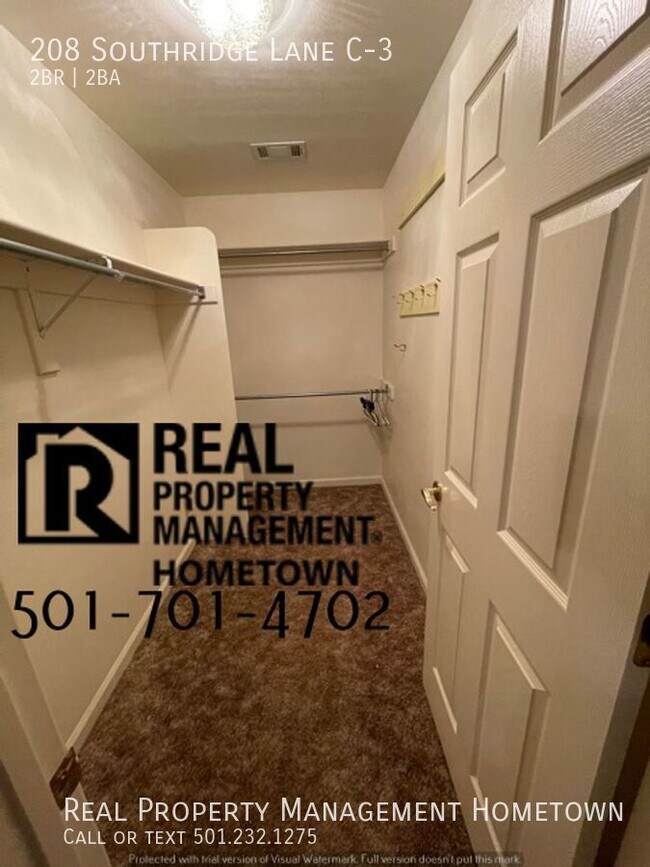 Building Photo - HALF OFF FIRST MONTH! Beautiful and Spacio...