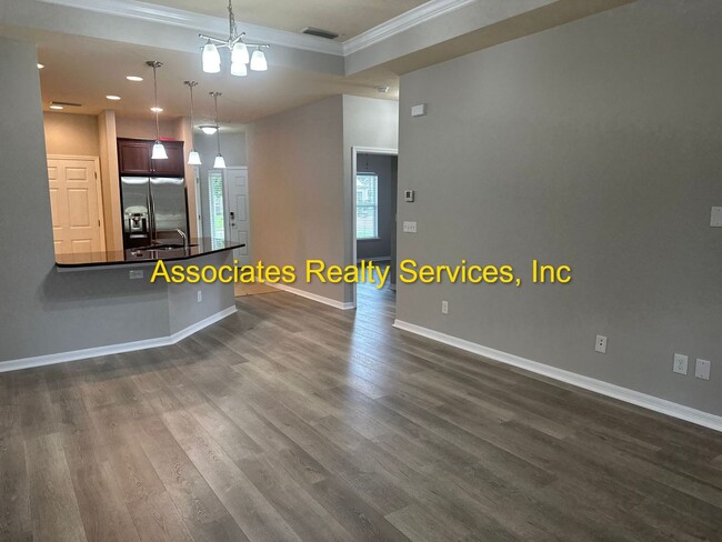 Building Photo - Sublease!   Lovely End Unit in Villas of West End LOOK!