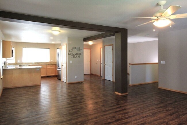 Building Photo - 4 Bedroom, 3 Bath Home in South Kennewick