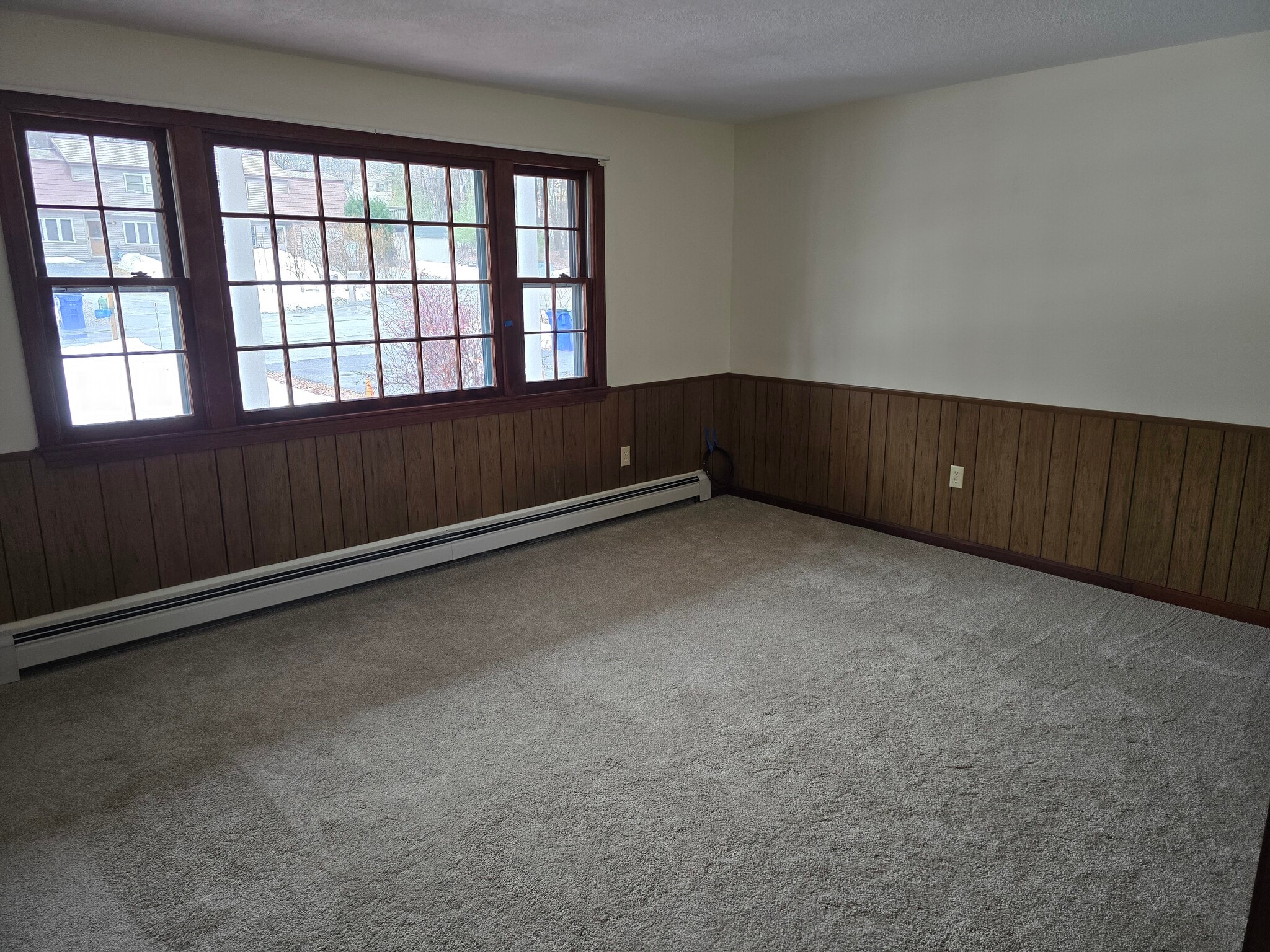 Building Photo - 1 Pinardville Heights Rd