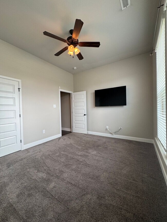 Building Photo - 234 Pumprock Dr