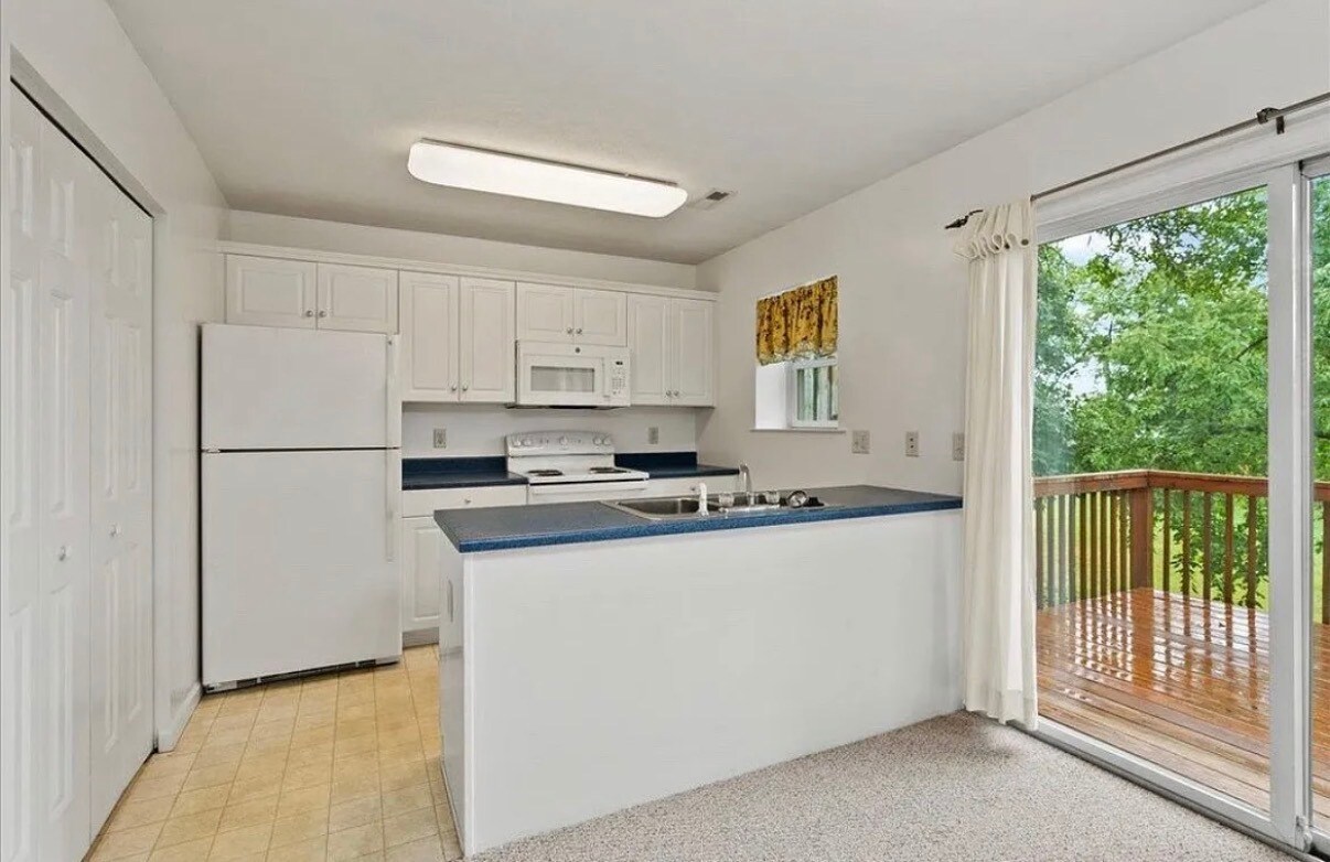Building Photo - 781 Merlins Way