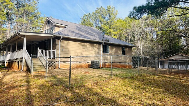 Building Photo - Charming Cottage Style 4 bedroom, 2 bathroom home in Lagrange! Must See!