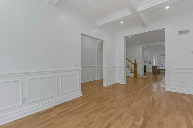 Building Photo - 52 Brinkerhoff St