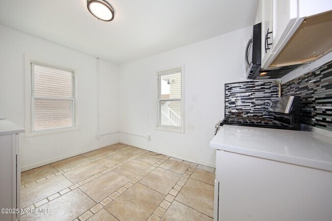 Building Photo - 48 Barberie Ave