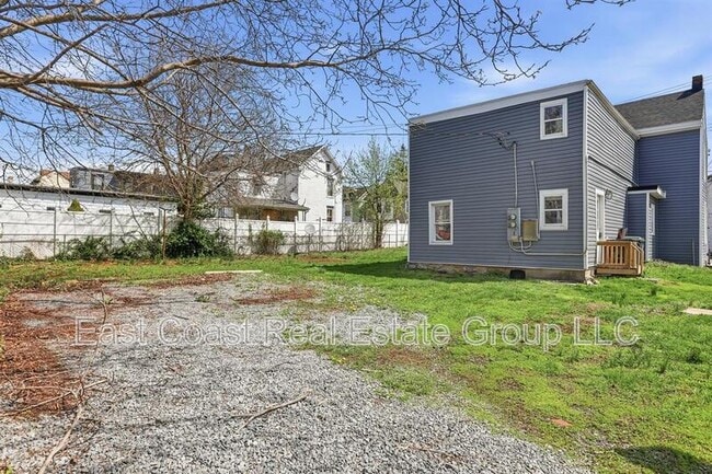 Building Photo - 327 N Mulberry St