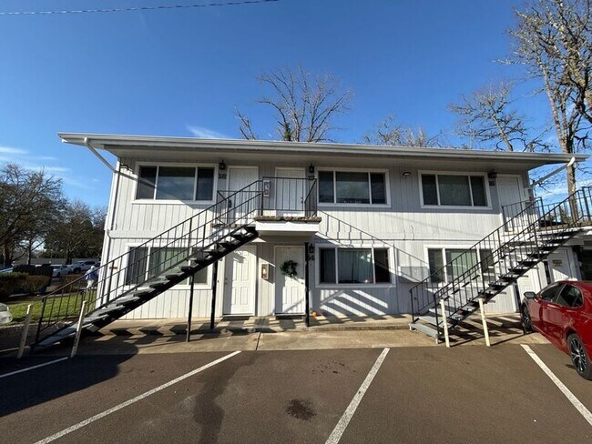 Building Photo - 1015 SW 5th Ave