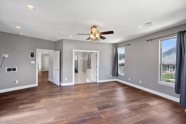 Building Photo - Modern Luxury Meets Austin Charm: 4 BR, 2.5 BA Gem