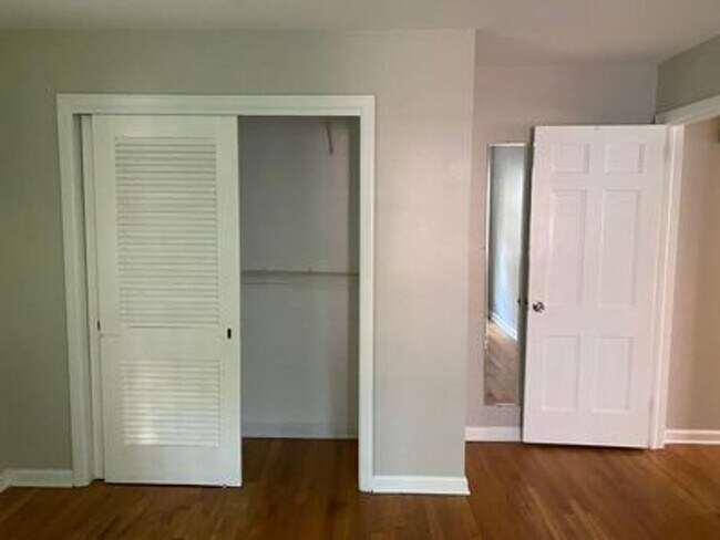 Building Photo - 2323 Tanglewood Cir NE