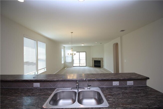 Building Photo - Beautiful one story brick home!