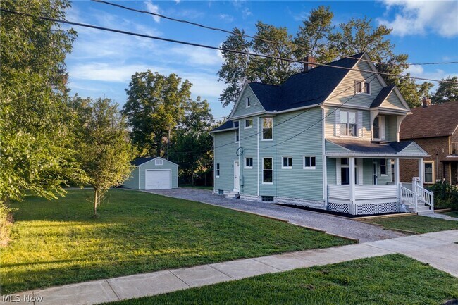 Building Photo - 6209 Pear Ave