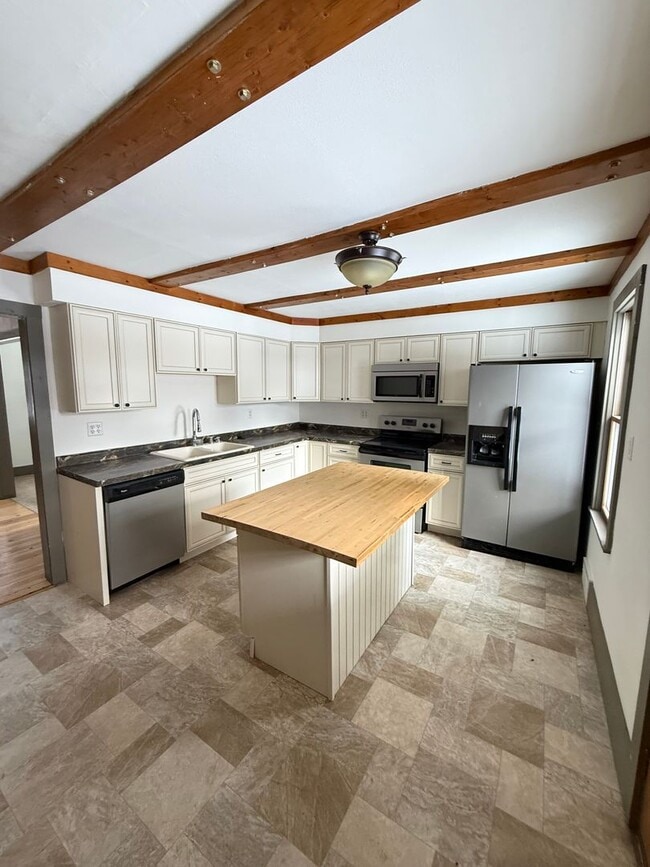 Building Photo - Charming Downtown Middleton Gem on Hubbard Ave