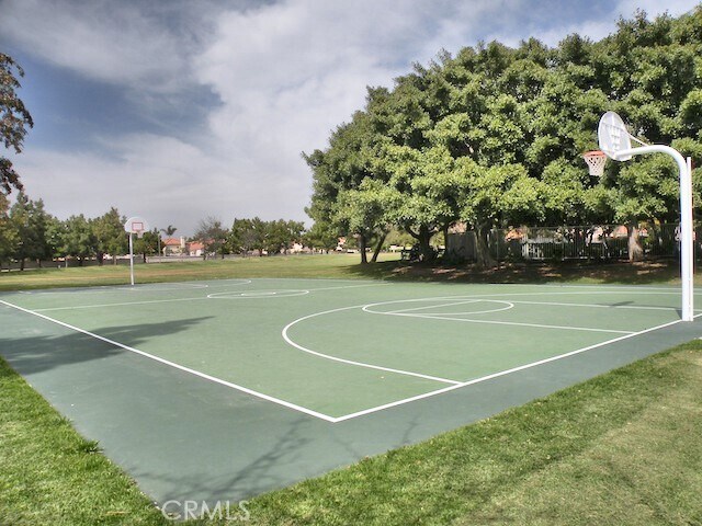 Building Photo - 19 Benavente