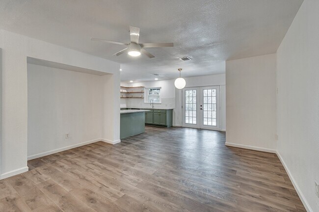 Building Photo - 2110 Aggie Dr