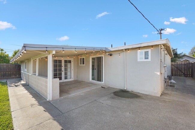 Building Photo - Beautiful Vacaville Home Near Parks, Schools & Shopping